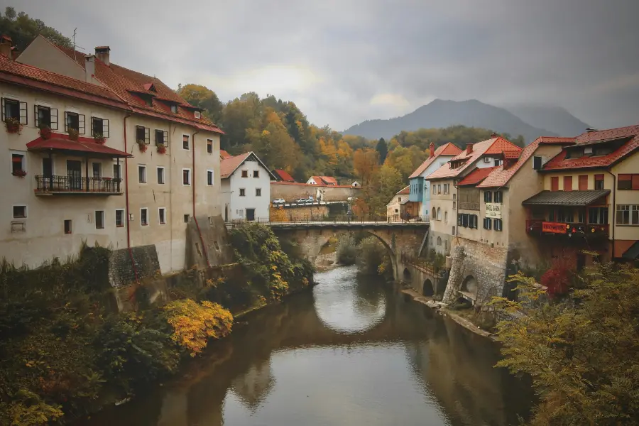 paisaje con casas eslovenia