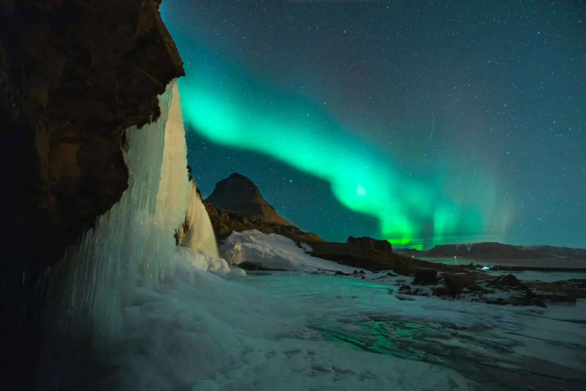 Aurora Boreal en Islandia: Un Espectáculo de Luces en el Cielo