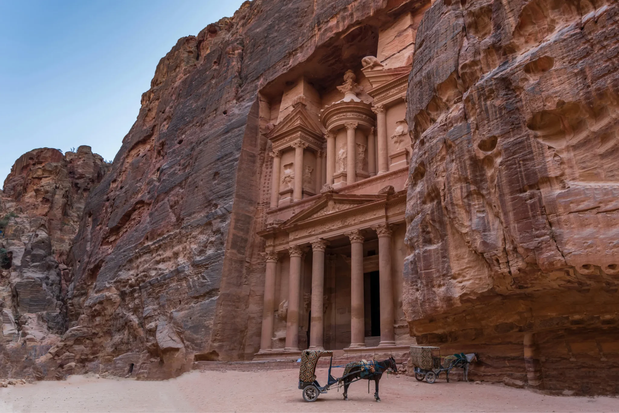 El Tesoro de Petra, en Jordania, excavado en la roca
