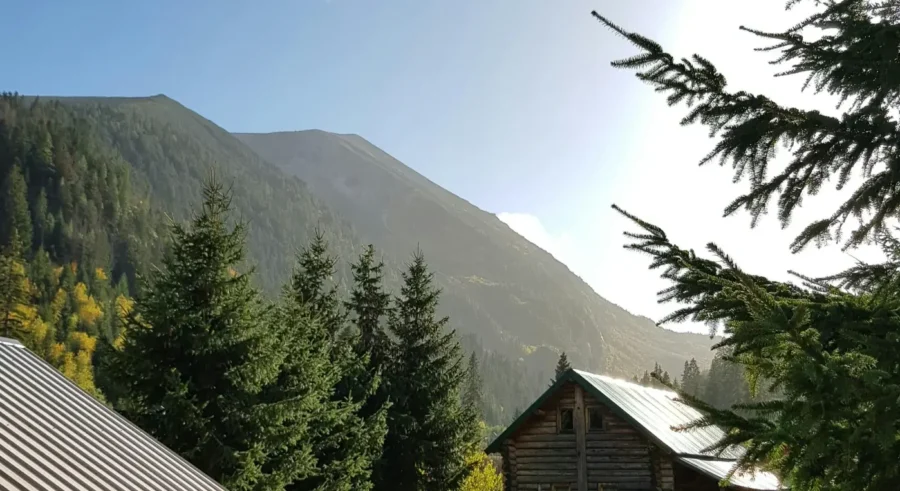 kosovo casa montaña
